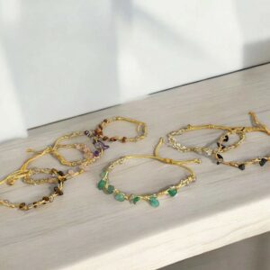 Pulsera de hilo con cristales